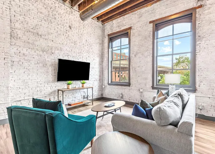Brick & Bed Riverfront Lofts, Pc 104