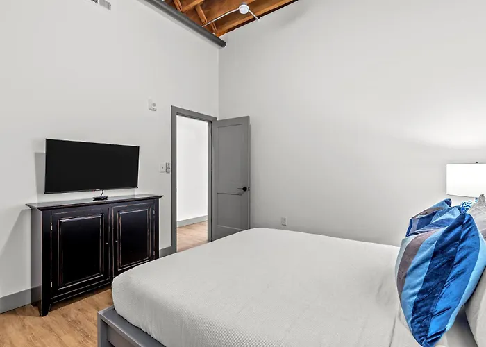 Brick & Bed Riverfront Lofts, G 209